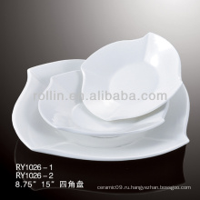 Специальная белая фарфоровая тарелка с четырьмя углами